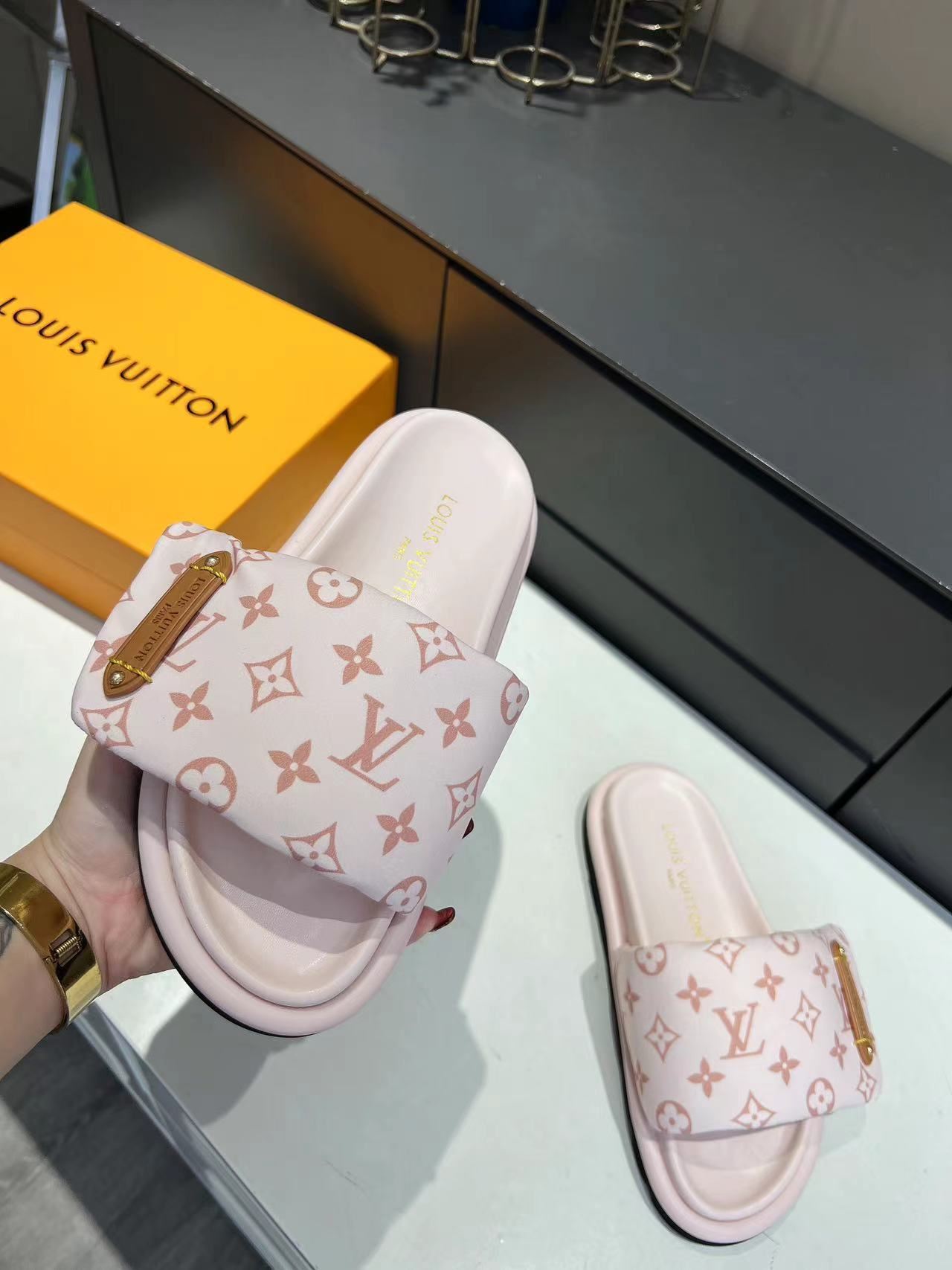 Louis Vuitton Slippers